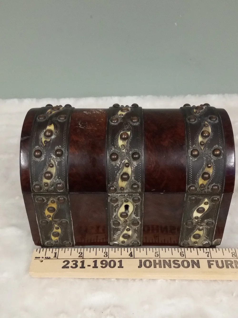 19th Century Burled Walnut Wood English Tea Box With Bone Details